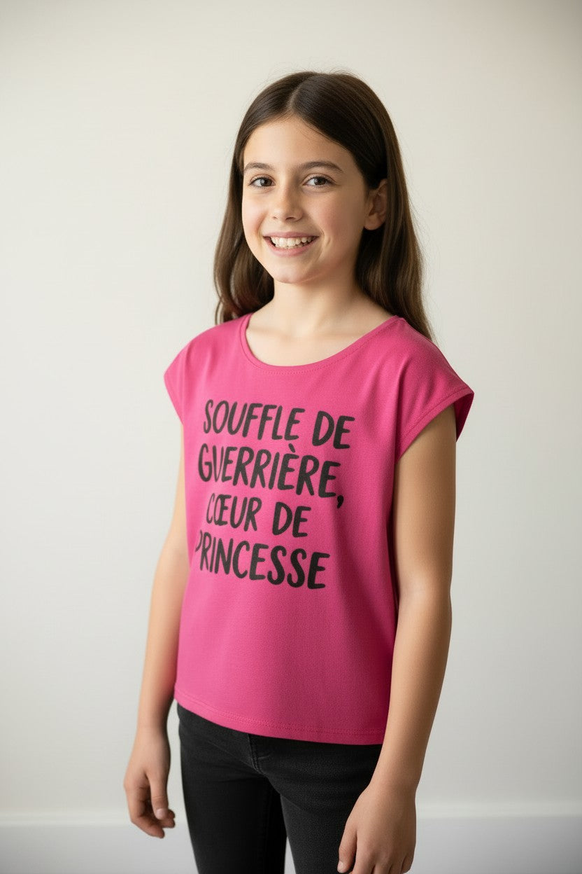 T-shirt enfant « Souffle de guerrière, cœur de princesse » – adaptée, ouverture épaules