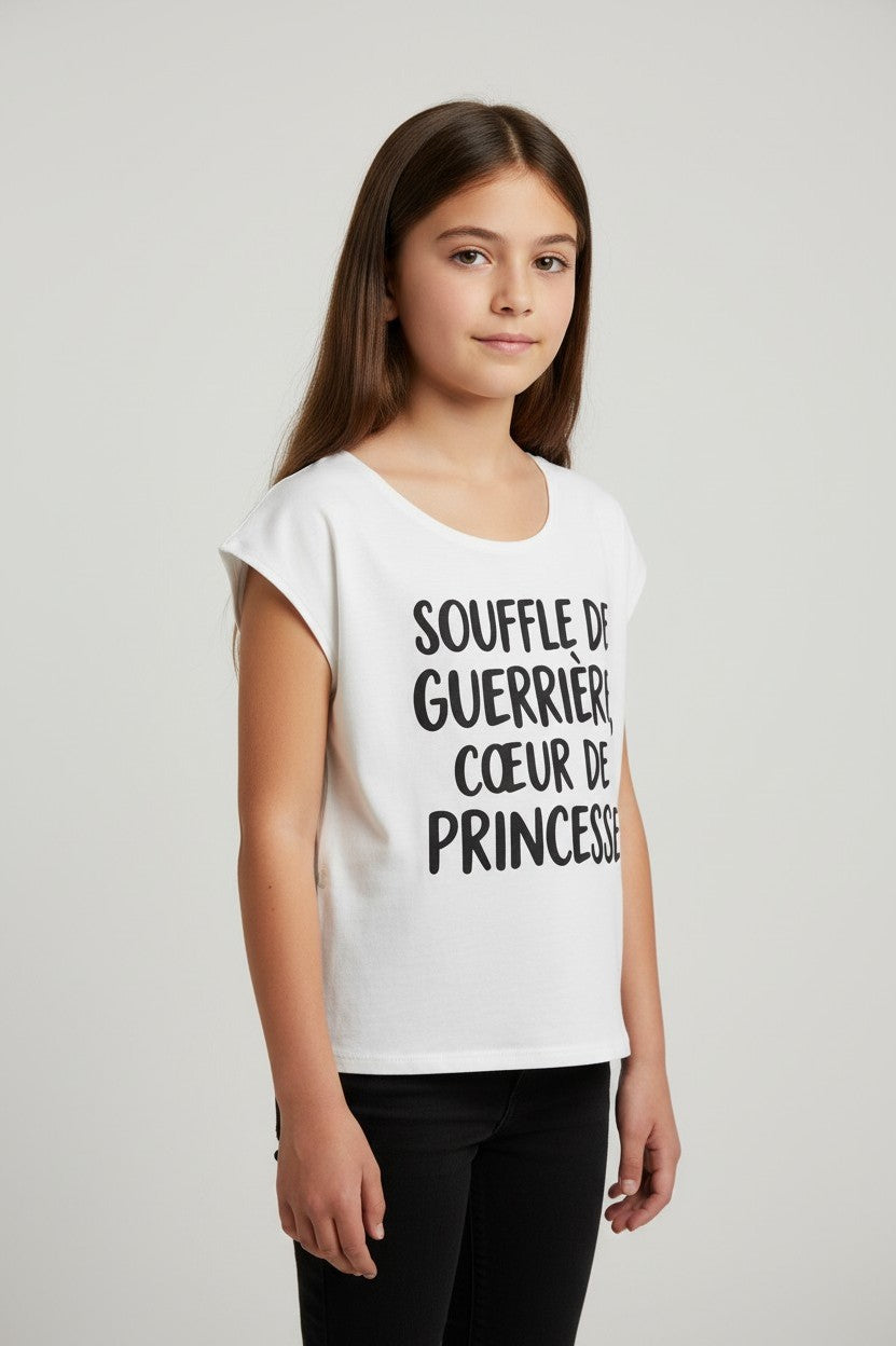 T-shirt enfant « Souffle de guerrière, cœur de princesse » – adaptée, ouverture épaules